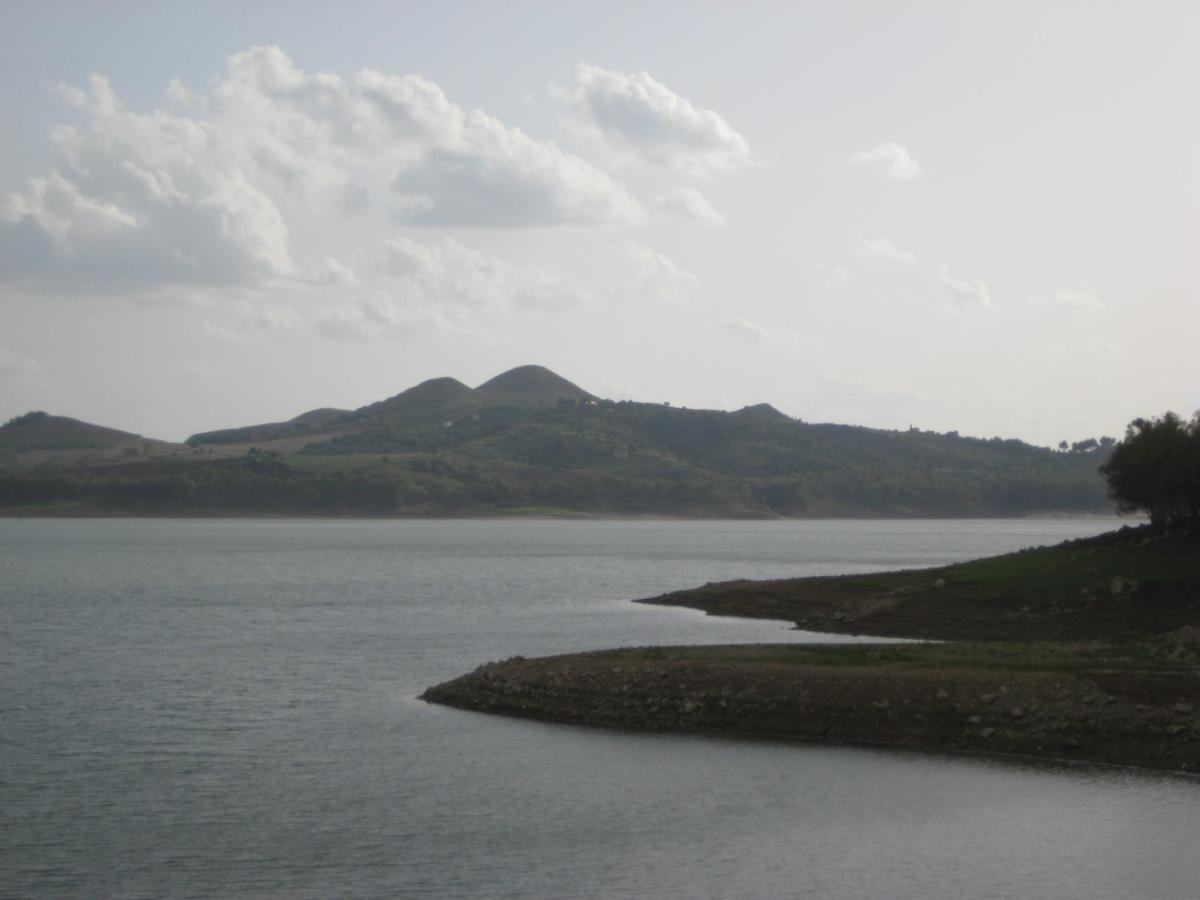 Oasi Del Lago Regalbuto Екстериор снимка